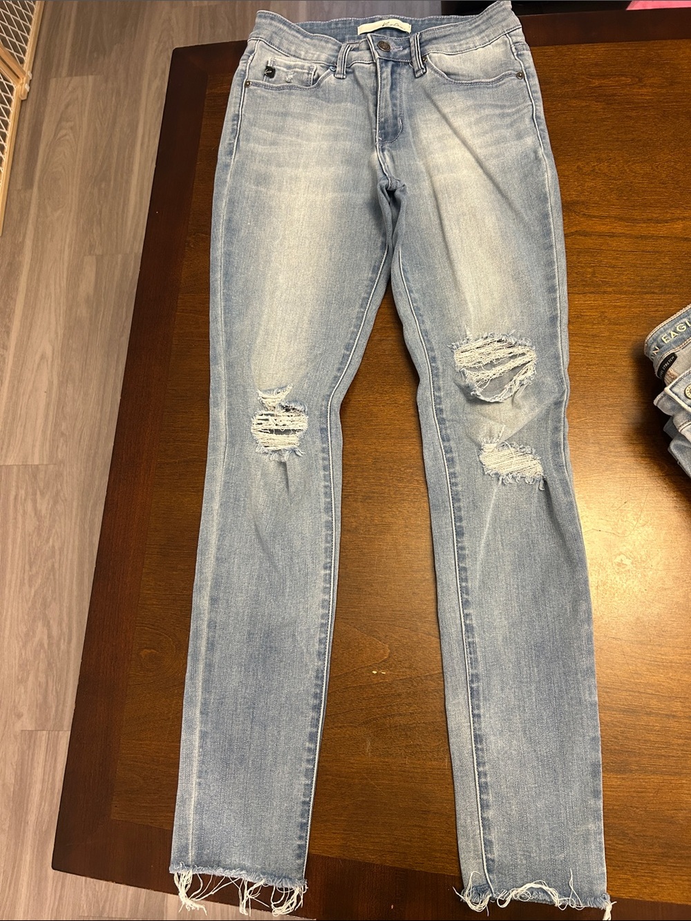 Light Wash Distressed Women’s Jeans KanCan size 26